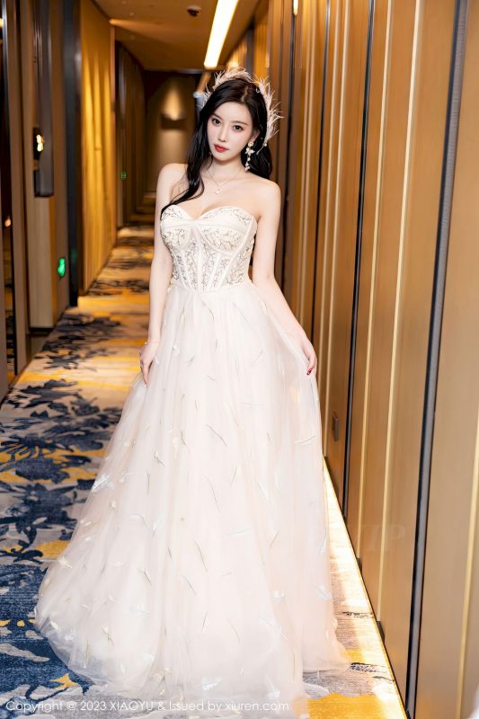 [语画界XIAOYU] Vol.941 女神杨晨晨Yome - 露肩长裙+生日主题私房写真-御萝部落