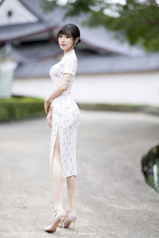 [XiuRen秀人网] No.6346 模特林星阑 - 浅色旗袍+丝袜美腿海南旅拍-御萝部落