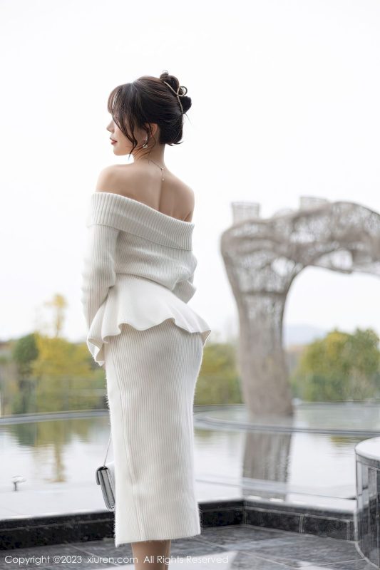 [秀人XiuRen] No.6132 女神徐莉芝Booty - 露肩连衣长裙+原色丝袜性感写真-御萝部落