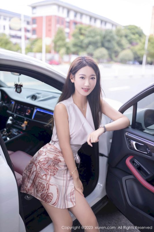 [秀人XiuRen] No.7264 唐安琪 - 淡粉上衣+诱人灰丝珠三角旅拍-御萝部落