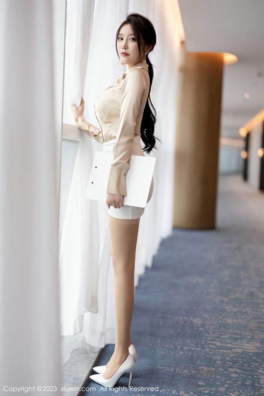 [秀人XiuRen] No.6620 杨晨晨Yome - 浅色上衣+白色短裙海南岛旅拍-御萝部落