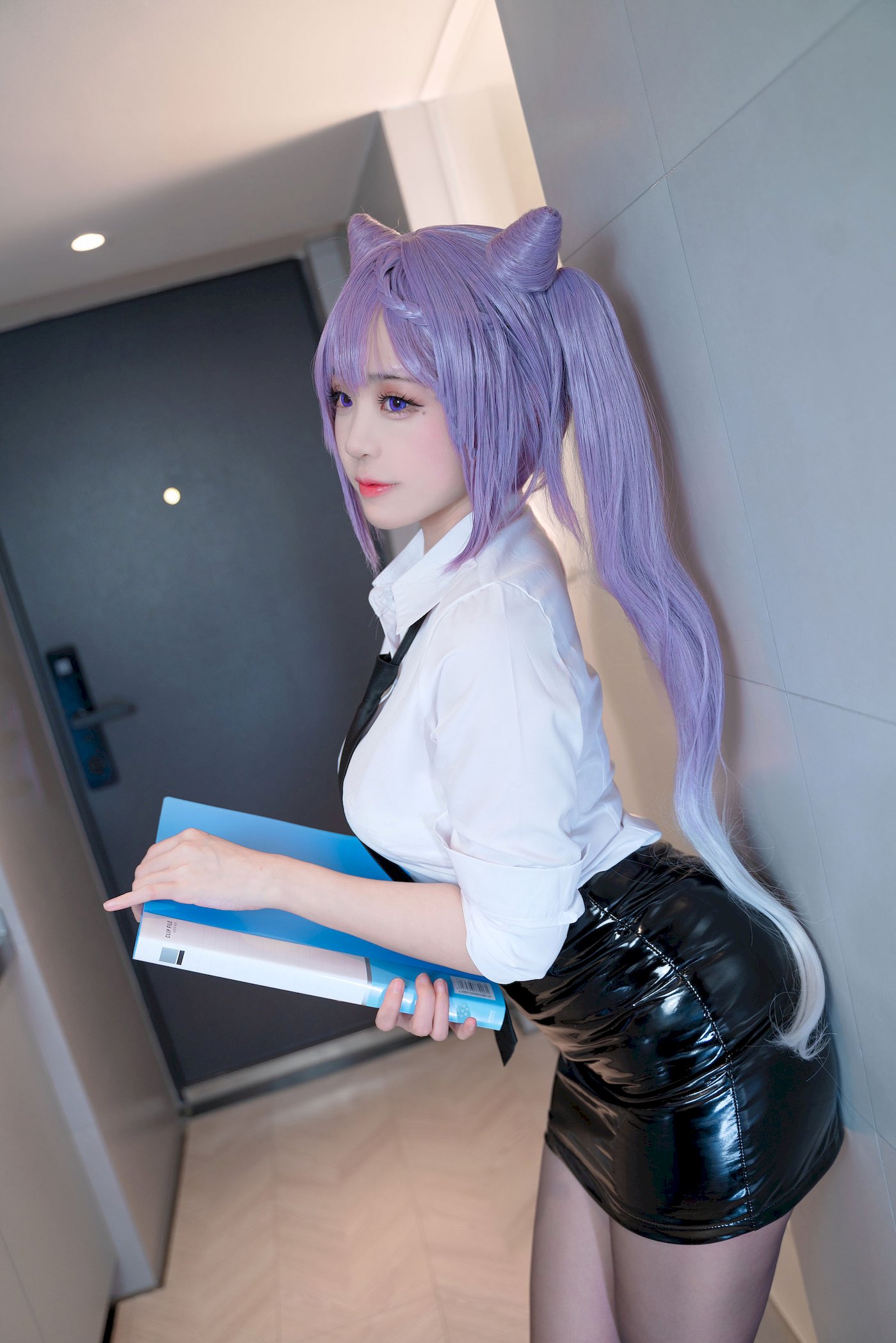 邻家少女miko酱ww黑丝美腿职场OL白领风格清纯写真-御萝部落
