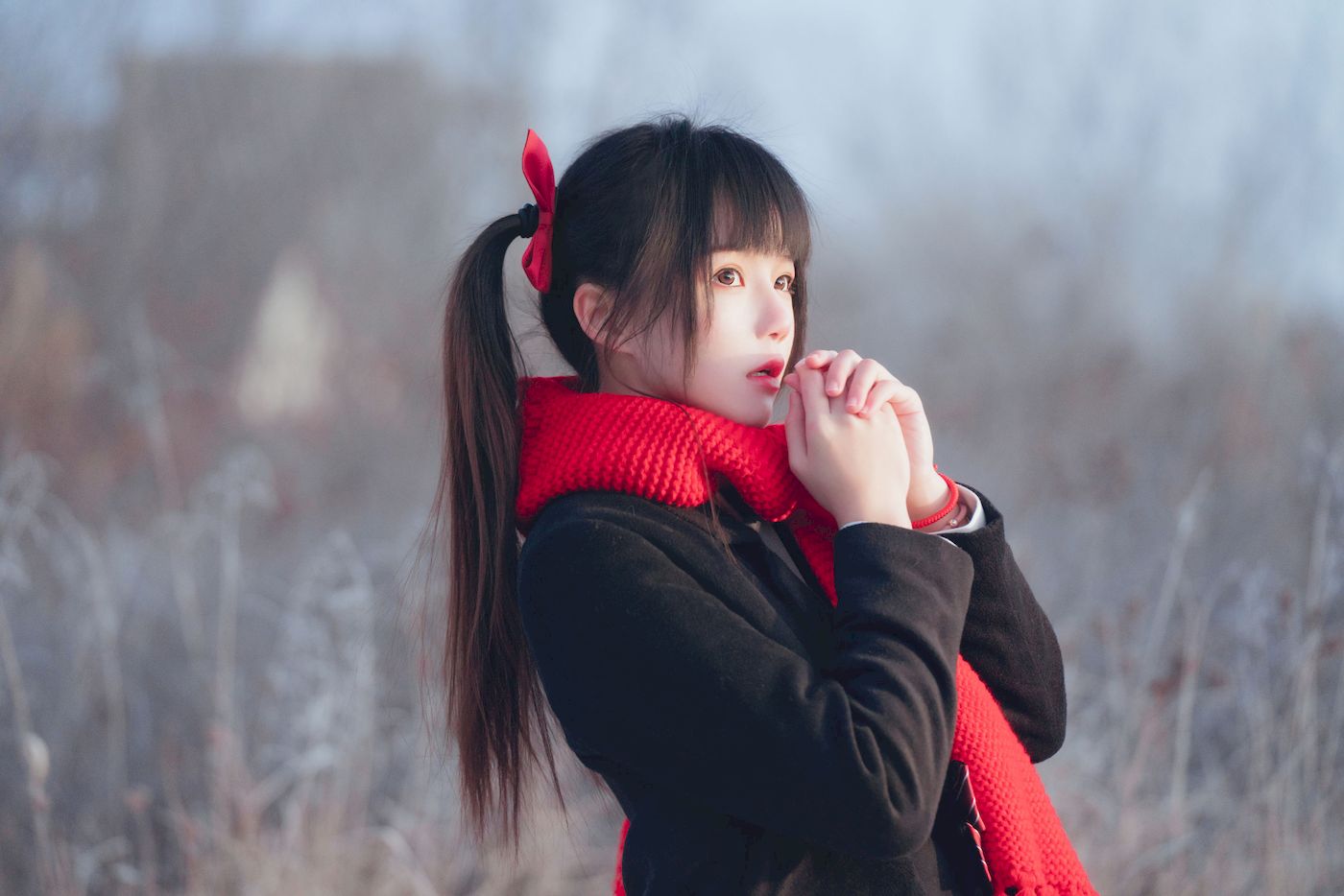 网络美女桜桃喵红色大围巾校服格子裙清纯风户外写真-御萝部落