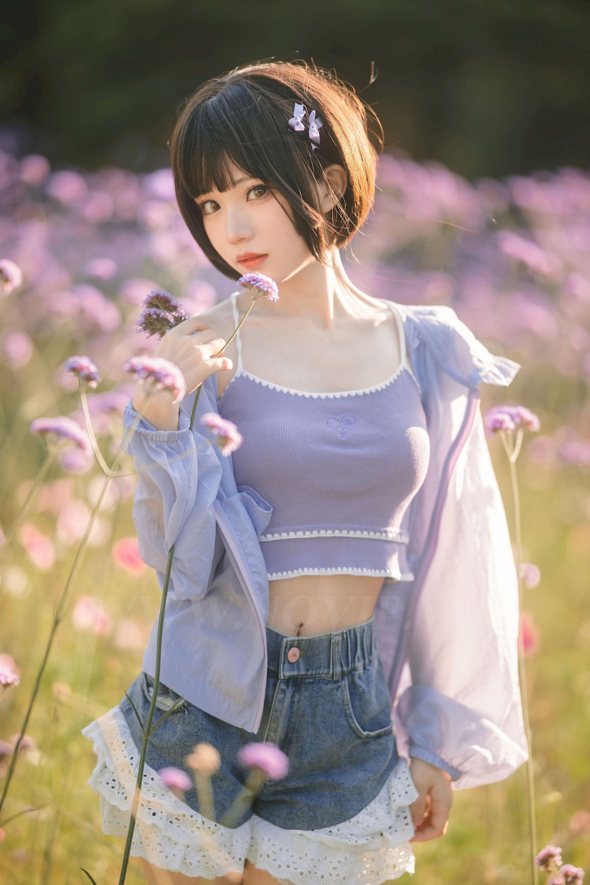网络红人花柒Hana户外粉色花海青春阳光性感写真-御萝部落