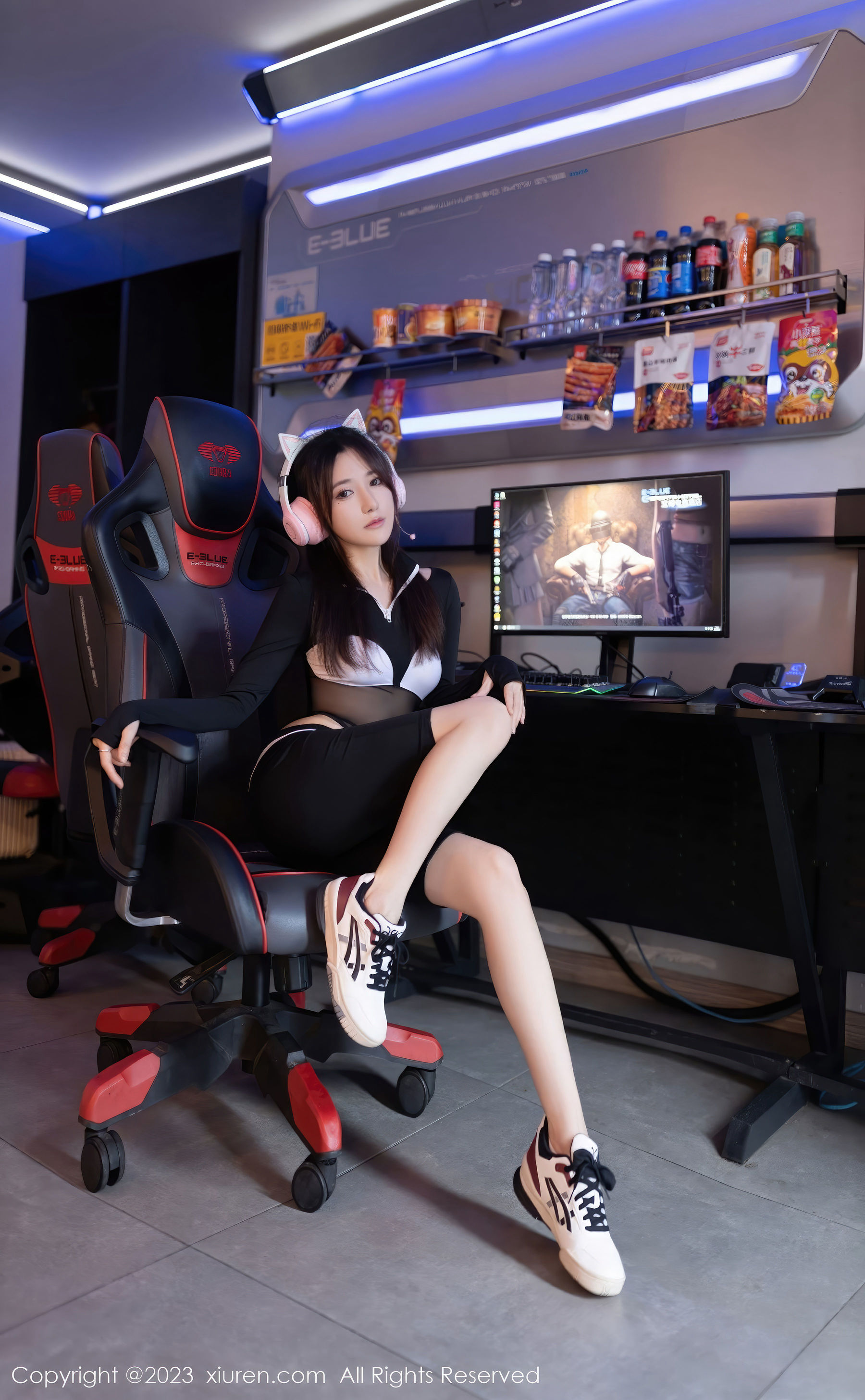 鱼子酱Fish - 电竞女孩装扮青春写真